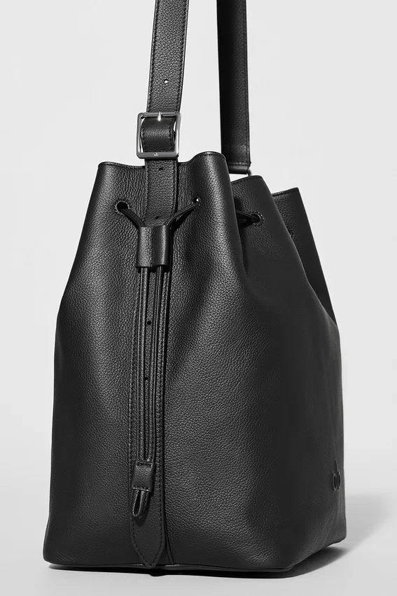 Alo Balance Bucket - Black Leather