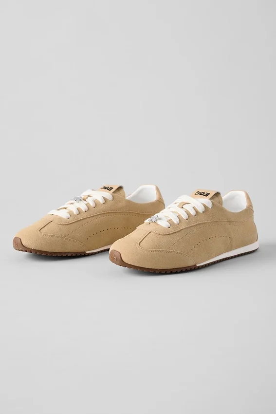 Alo Sunset Sneaker + Jisoo - Caramel Cream