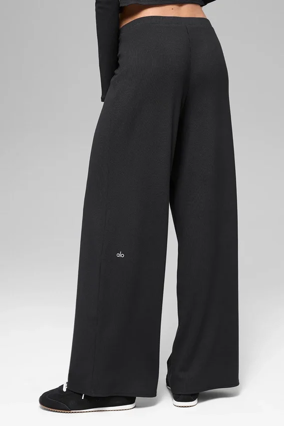 Mid-Rise Dreamlight Straight Pant - Black